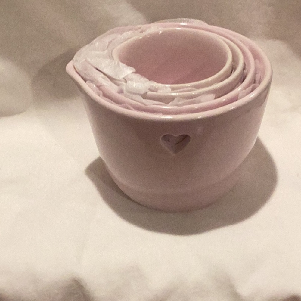 Rae Dunn Pink heart cutout measuring cups - Picture 4 of 8